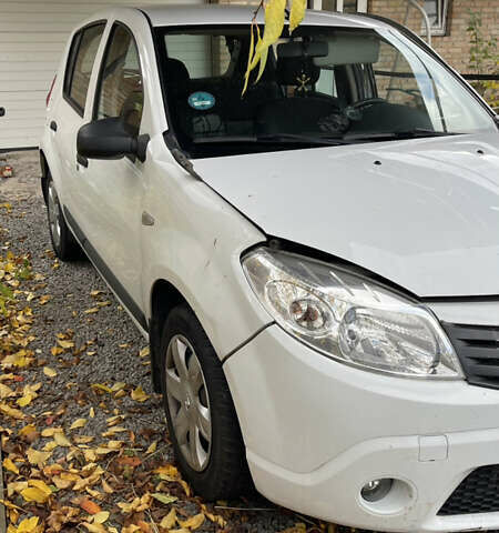 Белый Рено Сандеро, объемом двигателя 1.39 л и пробегом 99 тыс. км за 2000 $, фото 6 на Automoto.ua