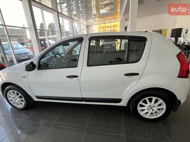 Белый Рено Сандеро, объемом двигателя 1.4 л и пробегом 150 тыс. км за 5550 $, фото 3 на Automoto.ua