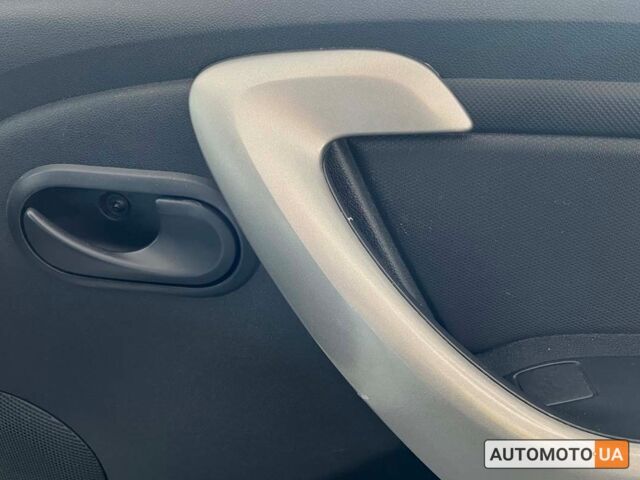 Белый Рено Сандеро, объемом двигателя 1.4 л и пробегом 146 тыс. км за 5550 $, фото 9 на Automoto.ua