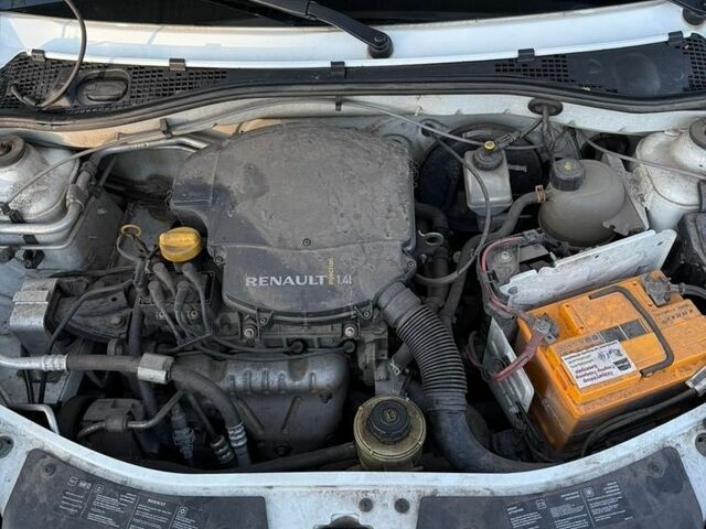 Белый Рено Сандеро, объемом двигателя 1.39 л и пробегом 210 тыс. км за 5500 $, фото 13 на Automoto.ua
