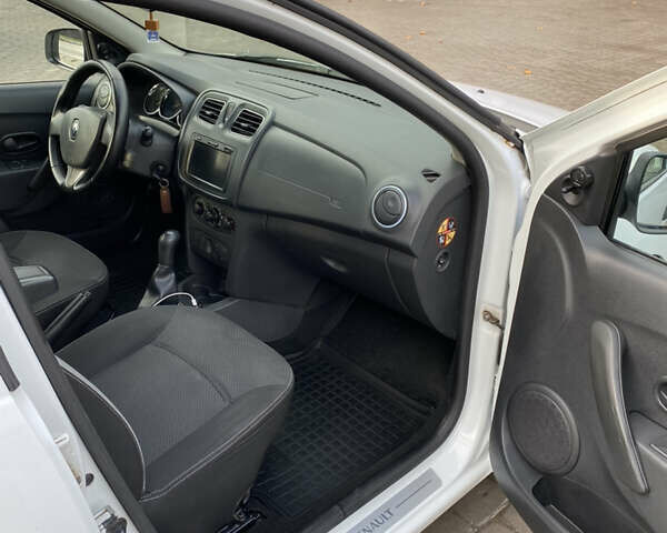 Белый Рено Сандеро, объемом двигателя 1.15 л и пробегом 228 тыс. км за 5200 $, фото 21 на Automoto.ua