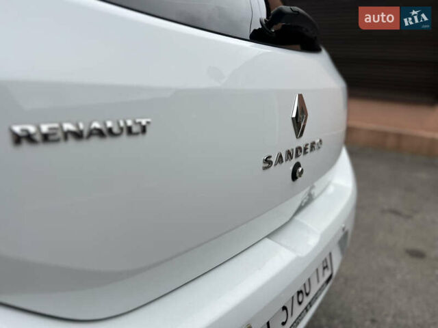Белый Рено Сандеро, объемом двигателя 1.46 л и пробегом 312 тыс. км за 5300 $, фото 9 на Automoto.ua