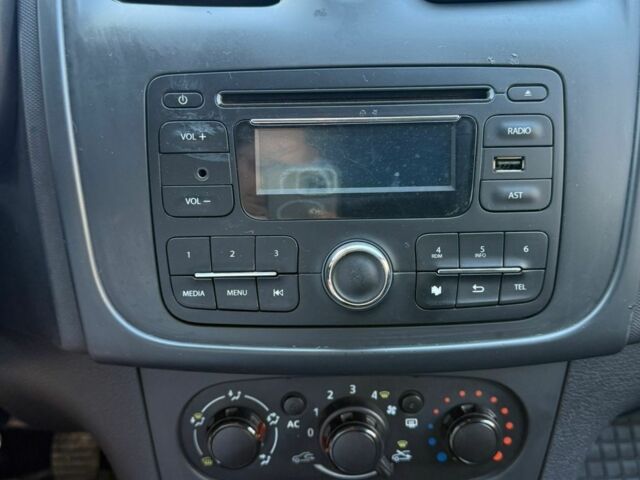 Белый Рено Сандеро, объемом двигателя 1.1 л и пробегом 116 тыс. км за 5300 $, фото 4 на Automoto.ua