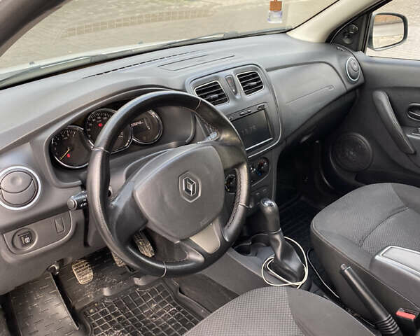 Белый Рено Сандеро, объемом двигателя 1.15 л и пробегом 228 тыс. км за 5200 $, фото 18 на Automoto.ua