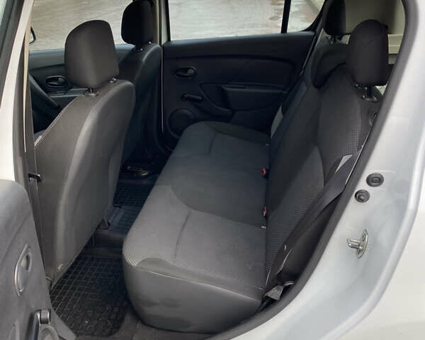 Белый Рено Сандеро, объемом двигателя 1.15 л и пробегом 228 тыс. км за 5200 $, фото 27 на Automoto.ua