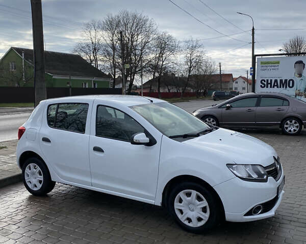 Белый Рено Сандеро, объемом двигателя 1.15 л и пробегом 228 тыс. км за 5200 $, фото 7 на Automoto.ua