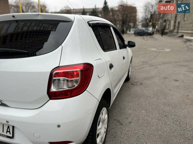 Белый Рено Сандеро, объемом двигателя 1.46 л и пробегом 312 тыс. км за 5300 $, фото 7 на Automoto.ua