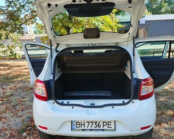 Белый Рено Сандеро, объемом двигателя 1.15 л и пробегом 68 тыс. км за 6000 $, фото 4 на Automoto.ua