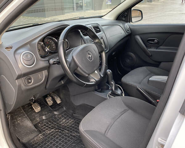 Белый Рено Сандеро, объемом двигателя 1.15 л и пробегом 228 тыс. км за 5200 $, фото 17 на Automoto.ua