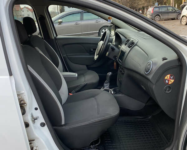 Белый Рено Сандеро, объемом двигателя 1.15 л и пробегом 228 тыс. км за 5200 $, фото 22 на Automoto.ua