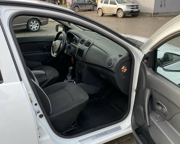 Белый Рено Сандеро, объемом двигателя 1.15 л и пробегом 228 тыс. км за 5200 $, фото 23 на Automoto.ua