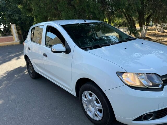 Белый Рено Сандеро, объемом двигателя 1.1 л и пробегом 116 тыс. км за 5300 $, фото 1 на Automoto.ua