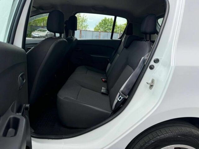 Белый Рено Сандеро, объемом двигателя 1.5 л и пробегом 152 тыс. км за 7706 $, фото 8 на Automoto.ua