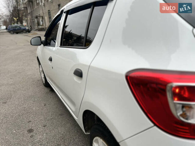 Белый Рено Сандеро, объемом двигателя 1.46 л и пробегом 312 тыс. км за 5300 $, фото 5 на Automoto.ua