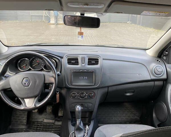 Белый Рено Сандеро, объемом двигателя 1.15 л и пробегом 228 тыс. км за 5200 $, фото 24 на Automoto.ua