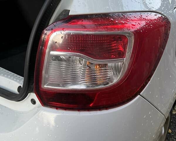 Білий Рено Сандеро, об'ємом двигуна 1.15 л та пробігом 167 тис. км за 5990 $, фото 15 на Automoto.ua