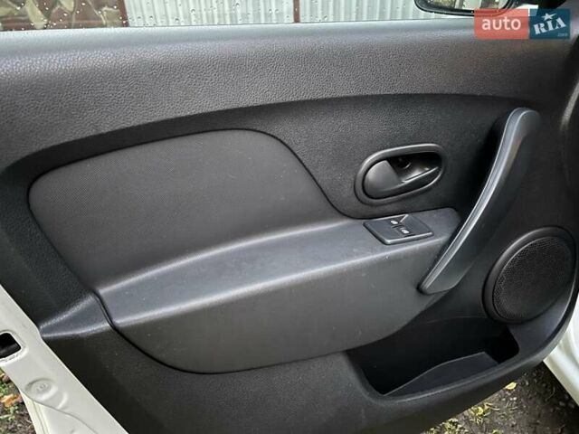 Білий Рено Сандеро, об'ємом двигуна 1.15 л та пробігом 167 тис. км за 5990 $, фото 21 на Automoto.ua