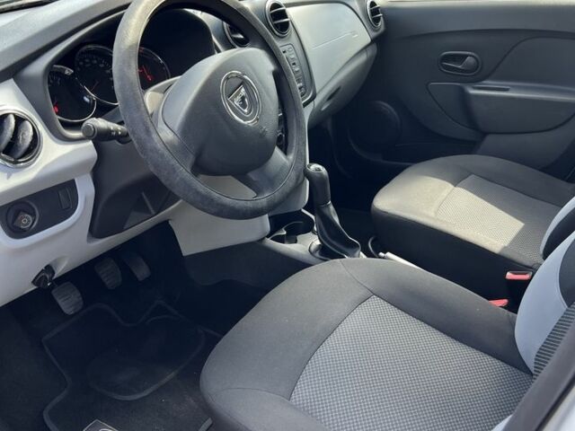 Білий Рено Сандеро, об'ємом двигуна 1.4 л та пробігом 195 тис. км за 3999 $, фото 4 на Automoto.ua