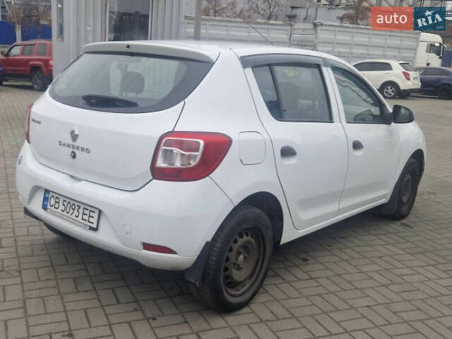 Белый Рено Сандеро, объемом двигателя 1.1 л и пробегом 300 тыс. км за 5400 $, фото 4 на Automoto.ua