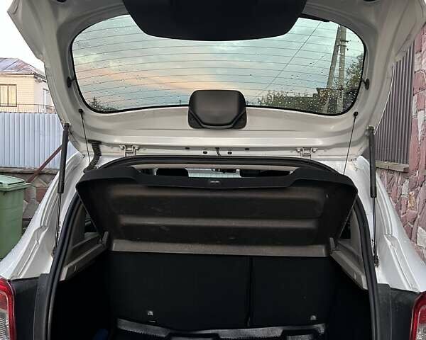 Білий Рено Сандеро, об'ємом двигуна 1.15 л та пробігом 167 тис. км за 5990 $, фото 13 на Automoto.ua