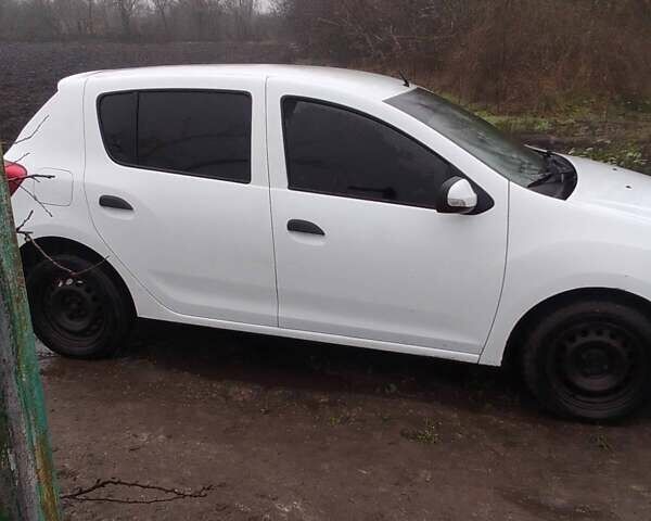 Белый Рено Сандеро, объемом двигателя 1.15 л и пробегом 356 тыс. км за 2200 $, фото 1 на Automoto.ua