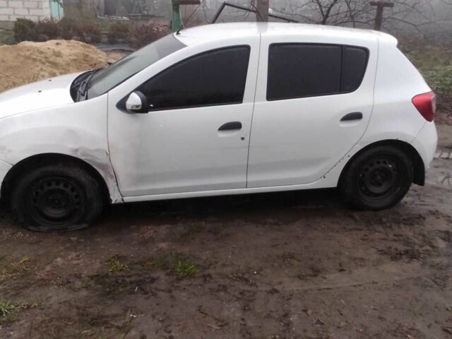 Белый Рено Сандеро, объемом двигателя 1.2 л и пробегом 356 тыс. км за 2200 $, фото 2 на Automoto.ua