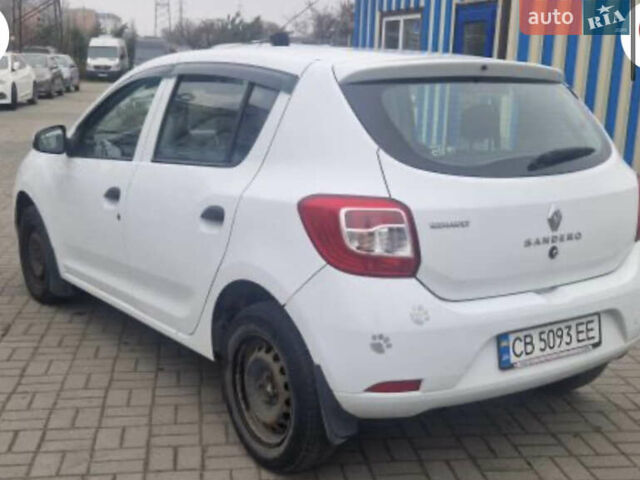 Белый Рено Сандеро, объемом двигателя 1.1 л и пробегом 300 тыс. км за 5400 $, фото 3 на Automoto.ua