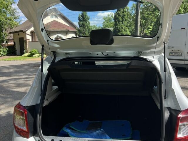 Білий Рено Сандеро, об'ємом двигуна 1.4 л та пробігом 195 тис. км за 3999 $, фото 8 на Automoto.ua