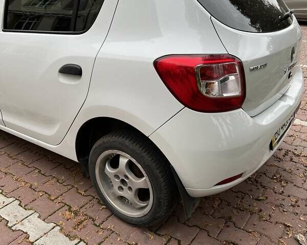 Білий Рено Сандеро, об'ємом двигуна 1.15 л та пробігом 167 тис. км за 5990 $, фото 4 на Automoto.ua