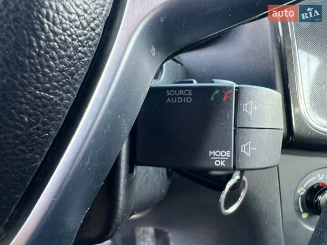 Білий Рено Сандеро, об'ємом двигуна 1.15 л та пробігом 281 тис. км за 4850 $, фото 23 на Automoto.ua