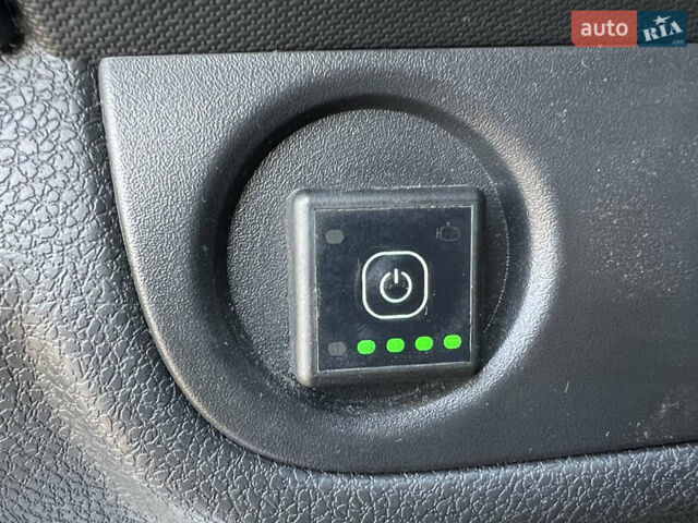 Білий Рено Сандеро, об'ємом двигуна 1.15 л та пробігом 281 тис. км за 4850 $, фото 24 на Automoto.ua