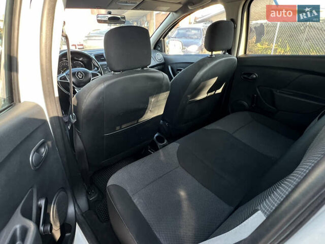 Білий Рено Сандеро, об'ємом двигуна 1.15 л та пробігом 281 тис. км за 4850 $, фото 17 на Automoto.ua