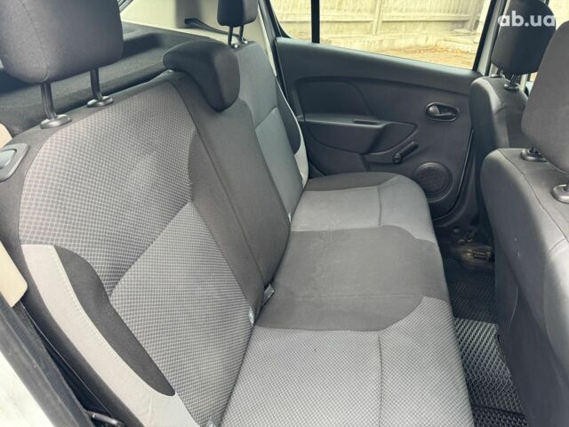 Белый Рено Сандеро, объемом двигателя 1.2 л и пробегом 152 тыс. км за 7290 $, фото 13 на Automoto.ua