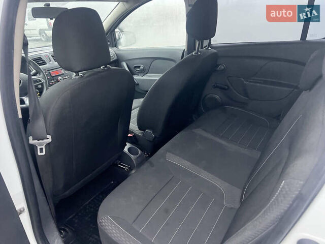 Белый Рено Сандеро, объемом двигателя 1.46 л и пробегом 166 тыс. км за 6700 $, фото 3 на Automoto.ua