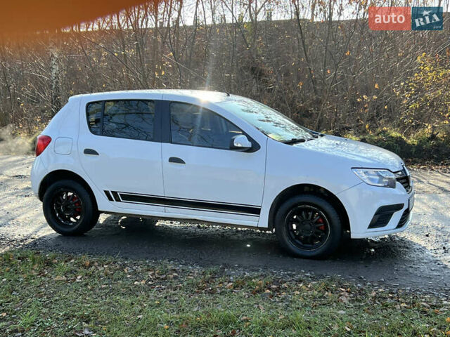 Білий Рено Сандеро, об'ємом двигуна 1.15 л та пробігом 281 тис. км за 4850 $, фото 4 на Automoto.ua