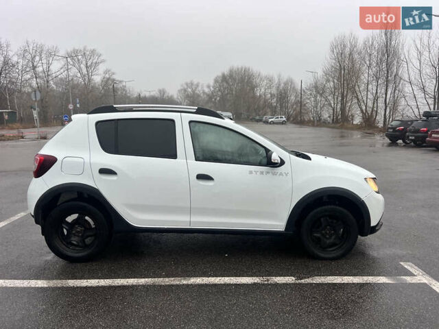 Белый Рено Сандеро, объемом двигателя 1.46 л и пробегом 166 тыс. км за 6700 $, фото 1 на Automoto.ua