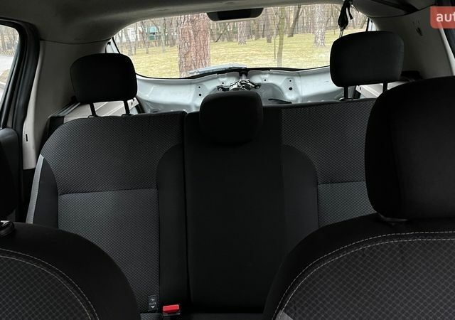 Белый Рено Сандеро, объемом двигателя 1.15 л и пробегом 356 тыс. км за 5999 $, фото 15 на Automoto.ua