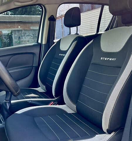 Белый Рено Сандеро, объемом двигателя 1.46 л и пробегом 95 тыс. км за 9799 $, фото 19 на Automoto.ua