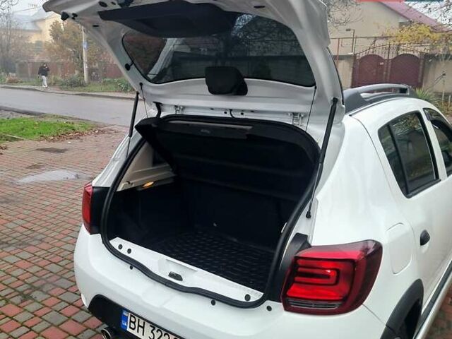 Білий Рено Сандеро, об'ємом двигуна 0.9 л та пробігом 135 тис. км за 8700 $, фото 20 на Automoto.ua