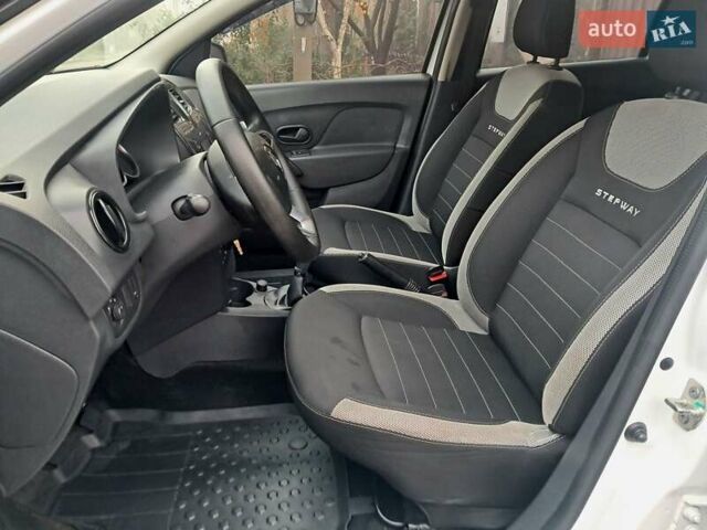 Білий Рено Сандеро, об'ємом двигуна 0.9 л та пробігом 135 тис. км за 8700 $, фото 9 на Automoto.ua