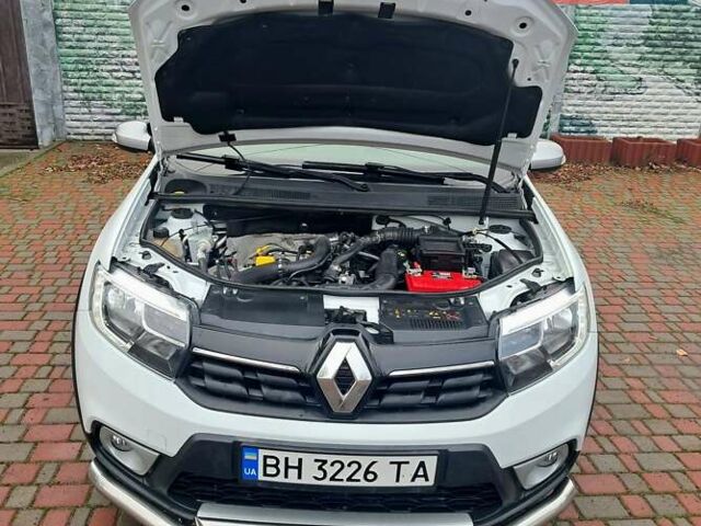 Білий Рено Сандеро, об'ємом двигуна 0.9 л та пробігом 135 тис. км за 8700 $, фото 17 на Automoto.ua