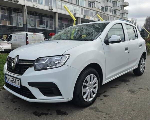 Белый Рено Сандеро, объемом двигателя 1.15 л и пробегом 95 тыс. км за 7400 $, фото 1 на Automoto.ua