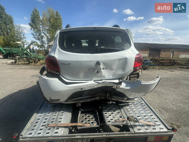 Белый Рено Сандеро, объемом двигателя 0.9 л и пробегом 127 тыс. км за 4200 $, фото 3 на Automoto.ua