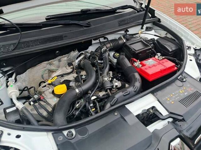 Білий Рено Сандеро, об'ємом двигуна 0.9 л та пробігом 135 тис. км за 8700 $, фото 19 на Automoto.ua