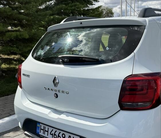 Белый Рено Сандеро, объемом двигателя 0.9 л и пробегом 157 тыс. км за 9232 $, фото 3 на Automoto.ua