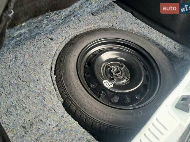 Білий Рено Сандеро, об'ємом двигуна 0.9 л та пробігом 135 тис. км за 8700 $, фото 22 на Automoto.ua