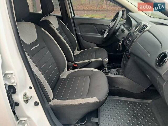Білий Рено Сандеро, об'ємом двигуна 0.9 л та пробігом 135 тис. км за 8700 $, фото 12 на Automoto.ua
