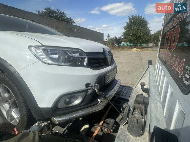 Белый Рено Сандеро, объемом двигателя 0.9 л и пробегом 127 тыс. км за 4200 $, фото 7 на Automoto.ua
