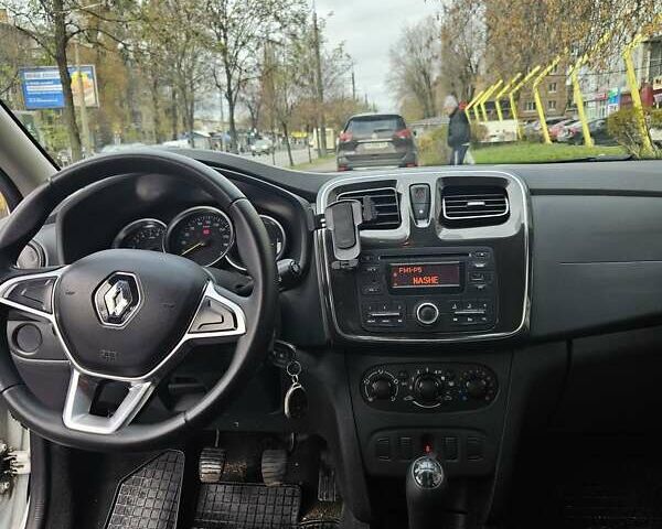 Белый Рено Сандеро, объемом двигателя 1.15 л и пробегом 95 тыс. км за 7400 $, фото 3 на Automoto.ua