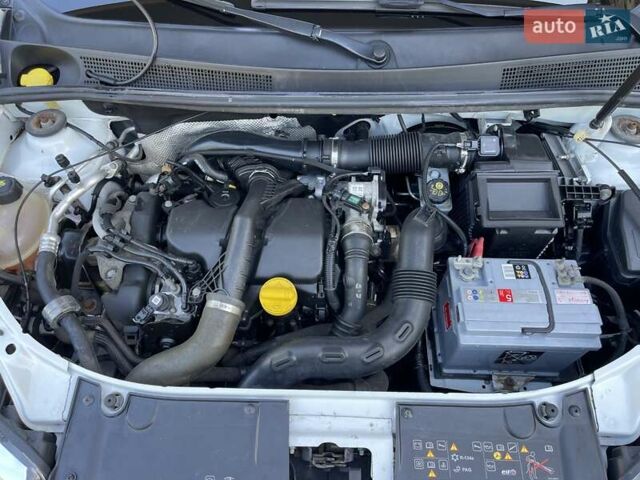 Білий Рено Сандеро, об'ємом двигуна 1.46 л та пробігом 130 тис. км за 8999 $, фото 13 на Automoto.ua
